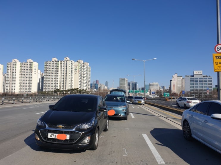  목동교 인천방향에서 교통사고 났어요 모두 조심하세요