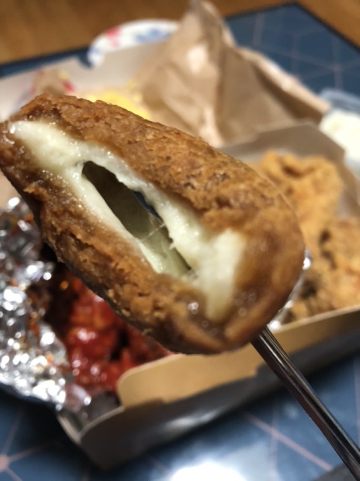  안중 BHC치킨 치즈볼 , 양념반 후라이드반