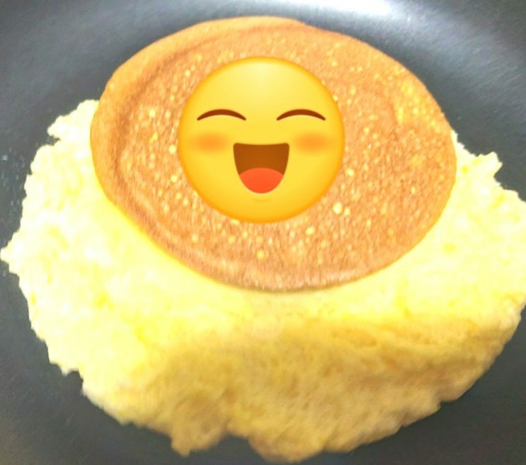  수플레팬케이크 컵밥용기로 열심히 만들다가 터져버림