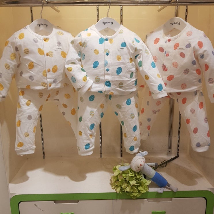 아가방 9900원 봄신상세일! 난 딱 아슬하게 비치지 않을 만큼만 얇은 면100%! 땀 많은 베이비들 나 찾아 해맸지? 광클릭 고고! 추천해요 아가방 9900원 봄신상세일! 난 딱 아슬하게 비치지 않을 만큼만 얇은 면100%! 땀 많은 베이비들 나 찾아 해맸지? 광클릭 고고! 추천해요