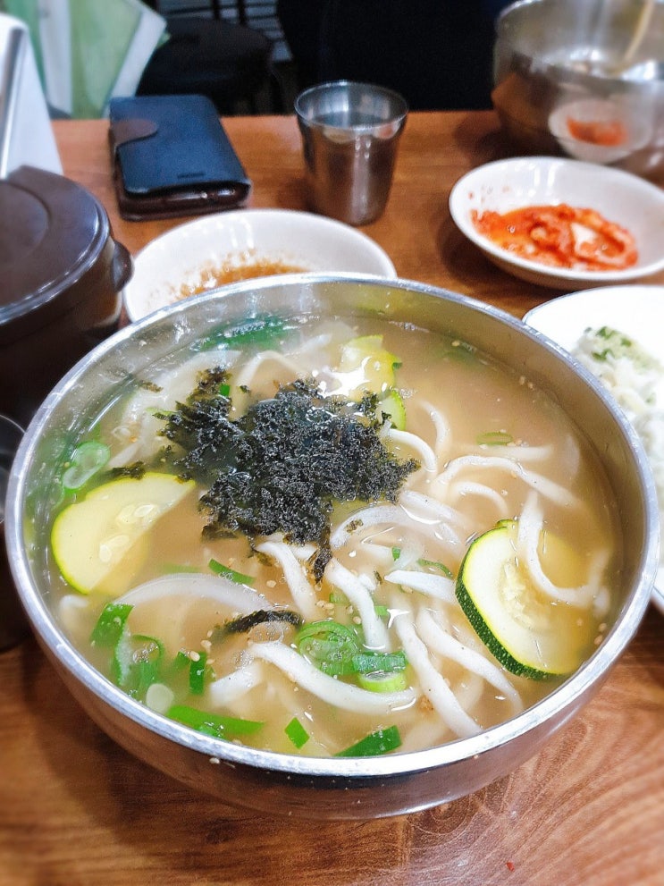 찬 바람 부는 날 홍두깨 손칼국수[청량리점]