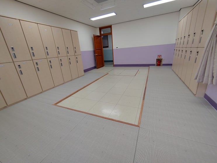  전주 대정초등학교 탈의실 - 안전 바닥매트 설치