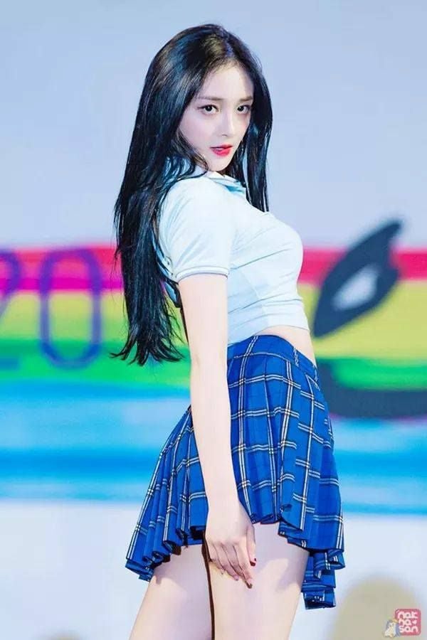 주결경 - 차갑다는 외모와 다르게 깨는 모습으로 화제인데요~*