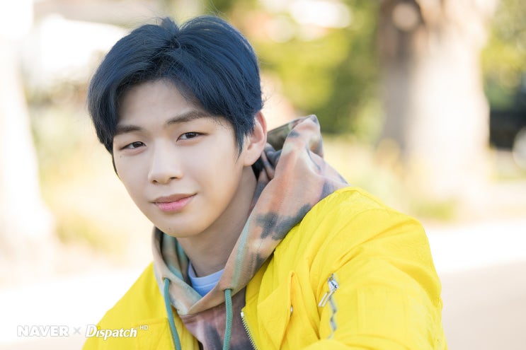강다니엘, 블루 헤어가 잘 어울리는 남자…'숨멎 비주얼에 홀린다'
