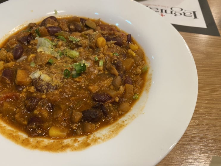  운동하는 비건식단 | 과일식, 레니엡 비건 크런치랩, 비건 칠리, 감자튀김, 바게트
