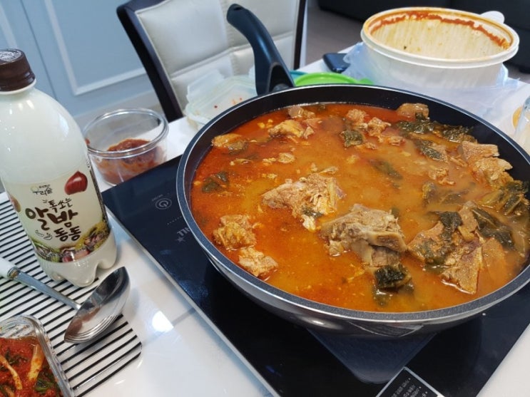 대구 달서구 죽전네거리 감자탕 맛집 : 영양뚝배기 / 뼈다귀 해장국 맛집 / 감자탕 맛집 / 비오는 날 저녁식사 / 밤 막걸리 / 뼈 해장국 포장 대구 달서구 죽전네거리 감자탕 맛집 : 영양뚝배기 / 뼈다귀 해장국 맛집 / 감자탕 맛집 / 비오는 날 저녁식사 / 밤 막걸리 / 뼈 해장국 포장