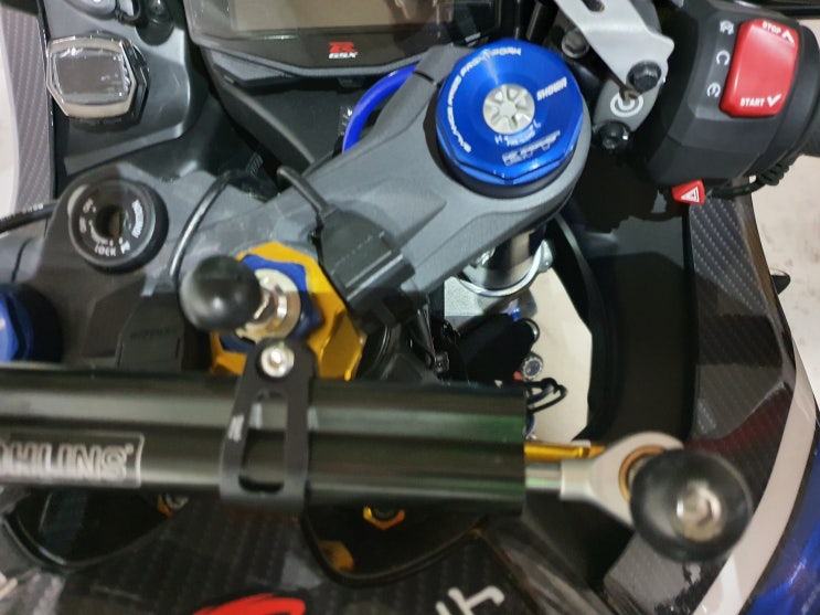  GSX-R1000R 2018 - 소니 액션캠용 마운트 볼 장착