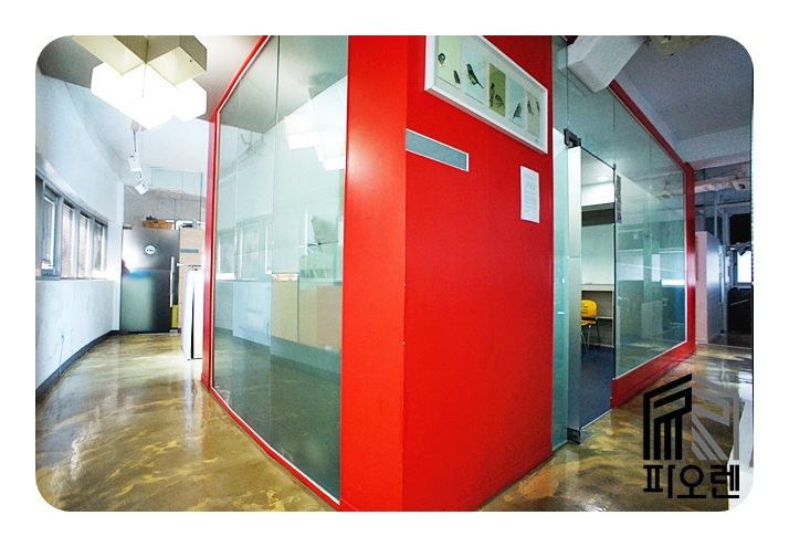 도산공원 인근 신사동 인테리어 사무실 - 룸3개, 즉시 입주, 에어컨완비.
