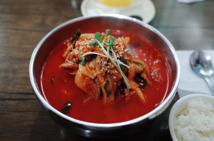  얼큰한 국물에 머릿속까지 시원해지는 맛 개금 몽짬뽕