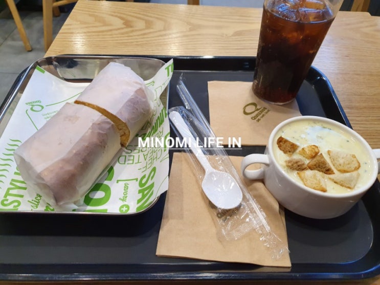  점심 샌드위치 퀴즈노스 까르보나라 치킨