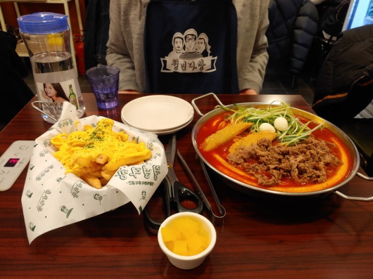  청년다방 강남점, 차돌떡볶이는 사랑