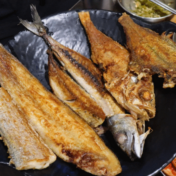 부산 사직동 맛집 돼지갈비에 생선구이 백년식당