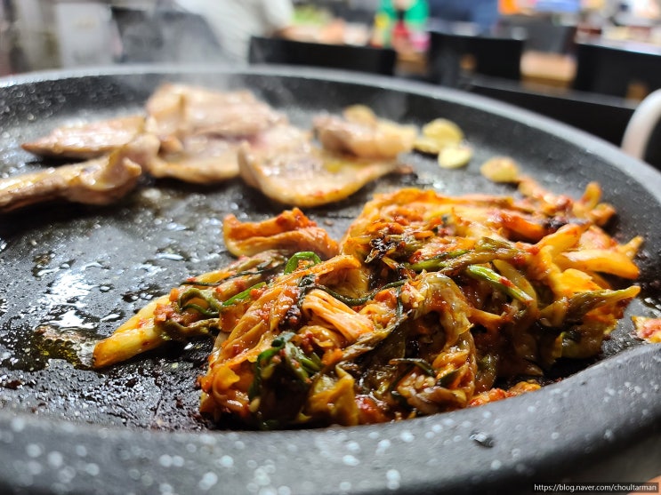 재송동 맛집 진영식당 - 시장 안 삼겹살과 김치찌개맛집