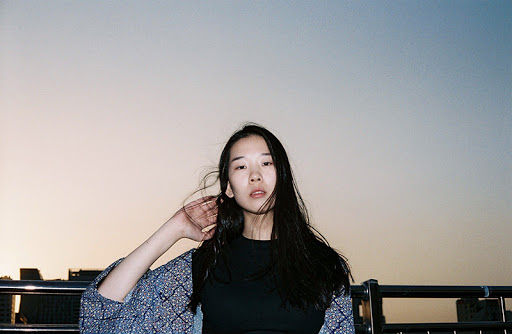 사랑하는 미움들 김사월 에세이 산문집 다산북스 읽으며 2015년을 추억하다 김사월 x 김해원  비밀 수잔 앨범 사랑