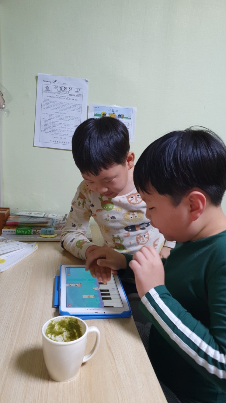  코로나19로 인한 초딩 개학연기 D+40일로 밀크T 활용법! (feat by 학교 너무나 가고 싶어하는 아들 둘)