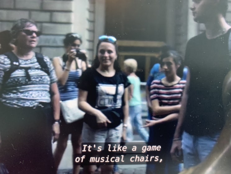   game of musical chair (의자 뺏기 놀이)