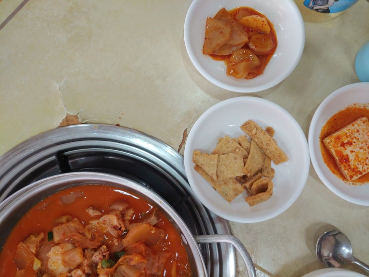  [게스트하우스/현]강릉에 있는 두루치기와 김치찌개 맛집!! "가자골 식당"다녀온 후기