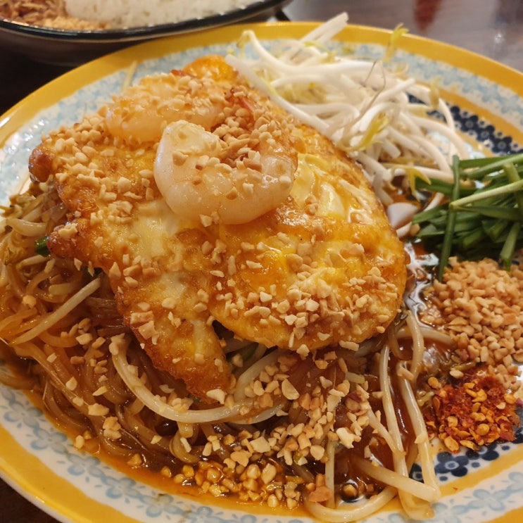 [신촌/이대] 놀랄만치 푸짐한 양의 태국음식 맛집, 히우카우(Hiu Kau) | 그린커리, 팟타이, 창(Chang), 텃만꿍