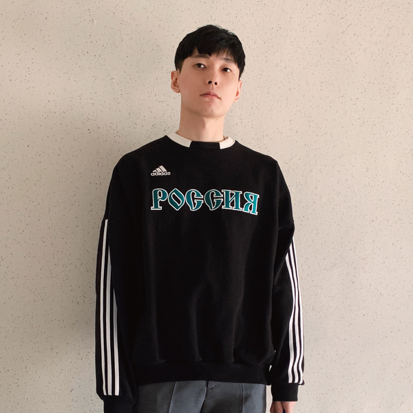  아디다스 x 고샤루브친스키, 고샤아디다스 맨투맨을 활용한 코디