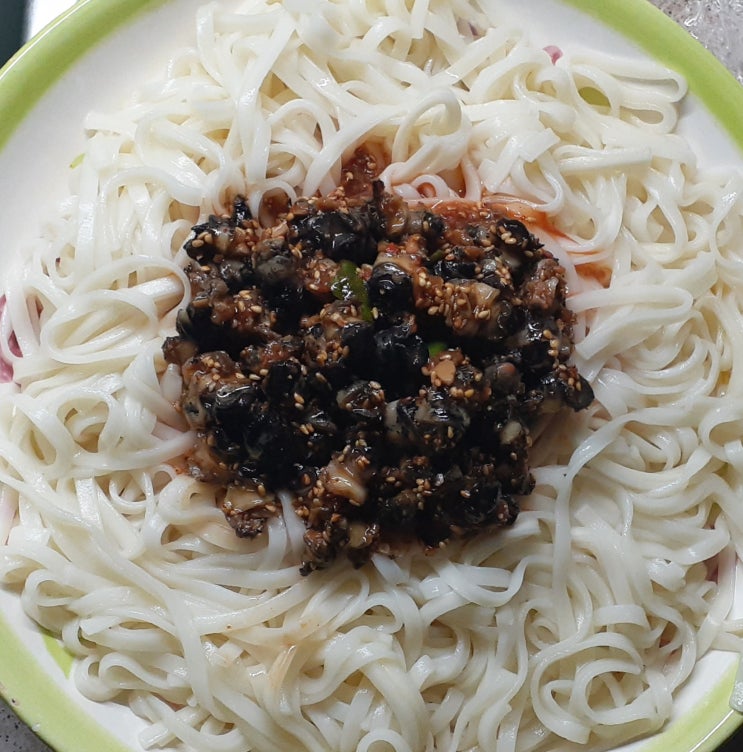  골뱅이 소면 대신 우렁이 소면? 과연 그 맛은...