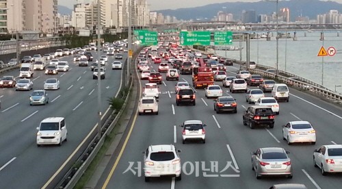 보험硏 "운전 행태 기반 자동차보험 도입 고려해야"