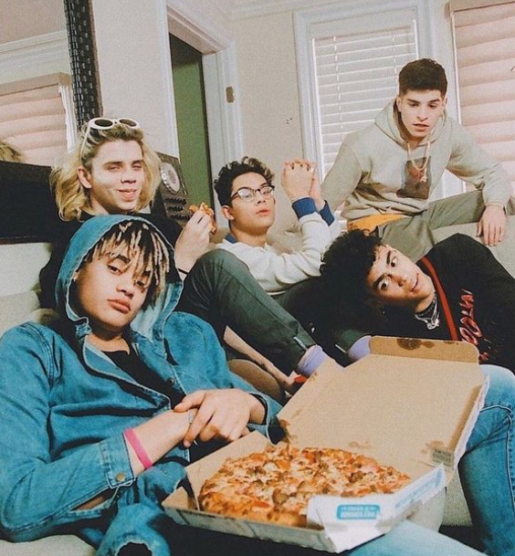 뉴홉클을 좋아해요? 그럼 프리티머치(prettymuch)노래도 들어봐여.