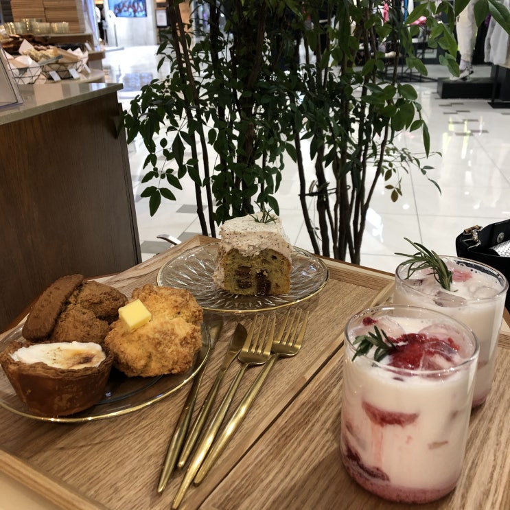 영등포 타임스퀘어 맛집 다락방 화로구이 / 카페 콜렉티보 영등포 타임스퀘어 맛집 다락방 화로구이 / 카페 콜렉티보