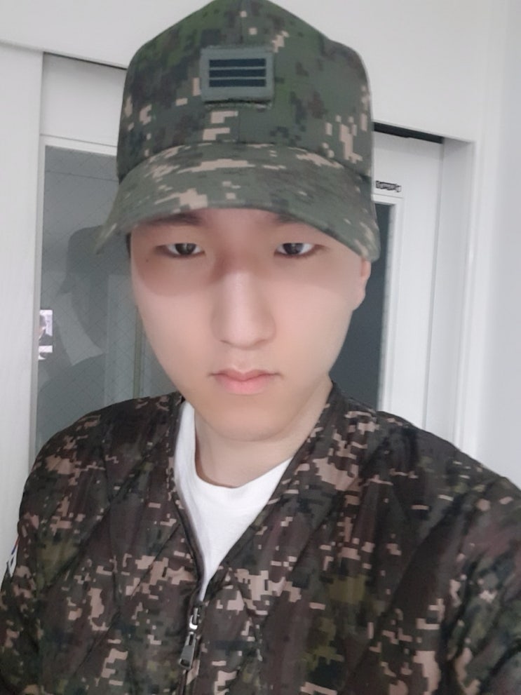  집에 군모가 있길래 오랜만에 써봄 ㅋㅋㅋㅋㅋㅋㅋ