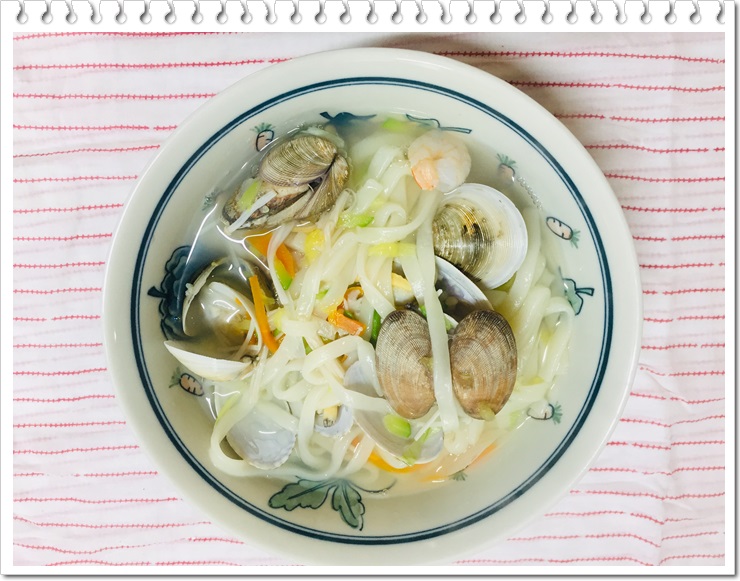  바다 내음 가득~ 쉽게 '바지락칼국수' 만드는 방법