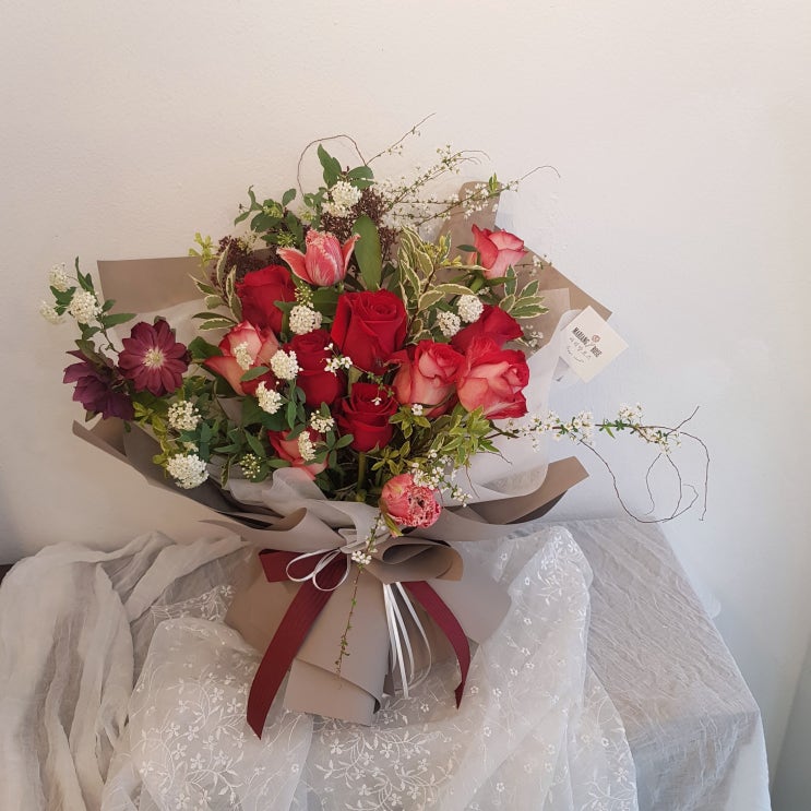  [MARIANGROSE] 100일 기념 레드 믹스 다발, 여자친구 꽃다발, 기념일 선물 - 연남동꽃집, 홍대꽃집, 상암동꽃집