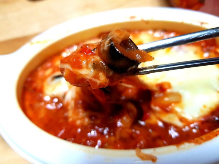  세븐일레븐 치즈듬뿍 맥앤피자 맛있어요! 안주거리로도 제격!