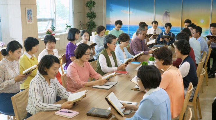  전능하신 하나님은 말세에 어떻게 만교를 하나 되게 하는 사역을 하십니까?