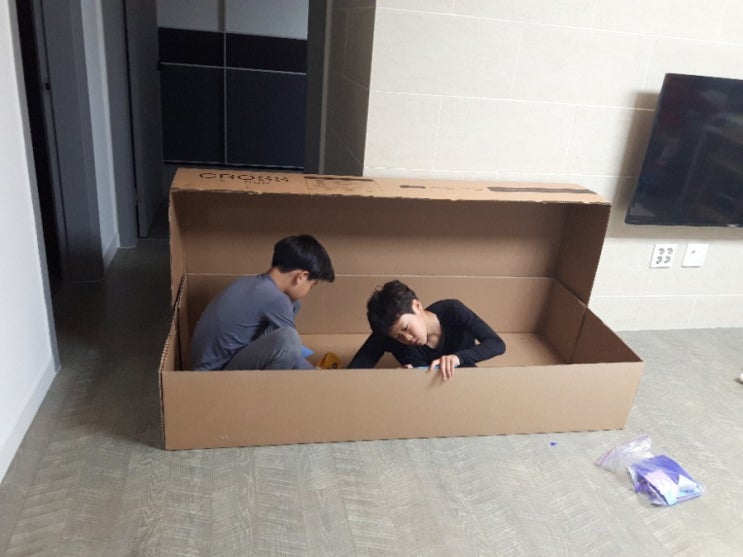  냉장고 상자로 집만들기