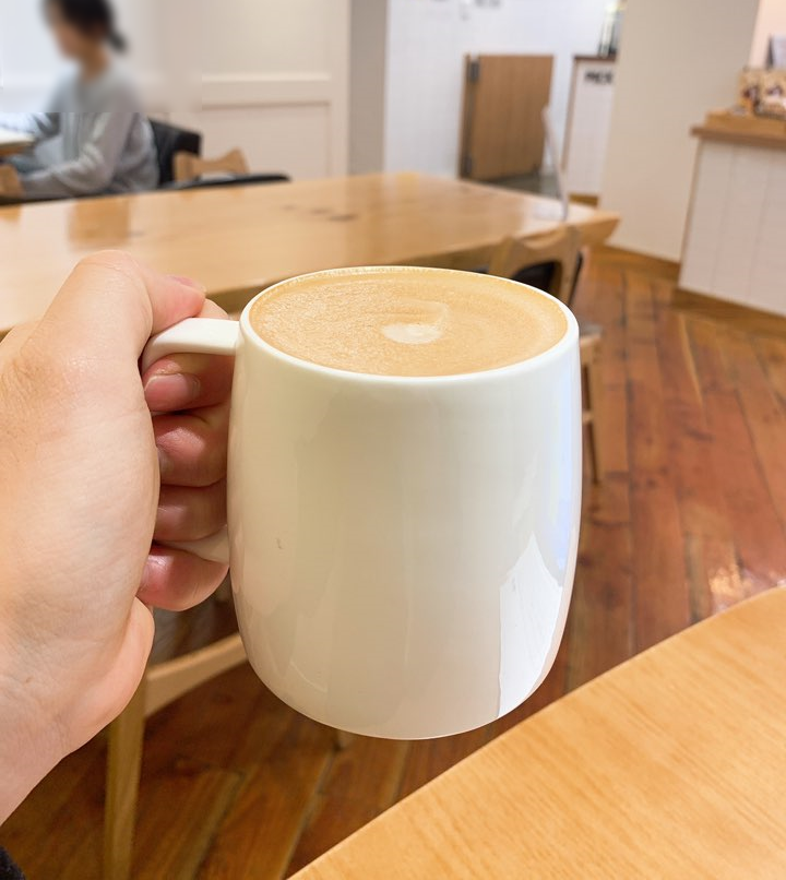  [신촌] FAVORITE COFFEE - 공부하기 좋은 분위기 신촌카페 추천 / 넓은 자리 & 콘센트