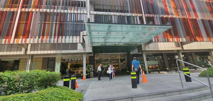 일본 전문 식료품점 돈돈돈키 in Singapore