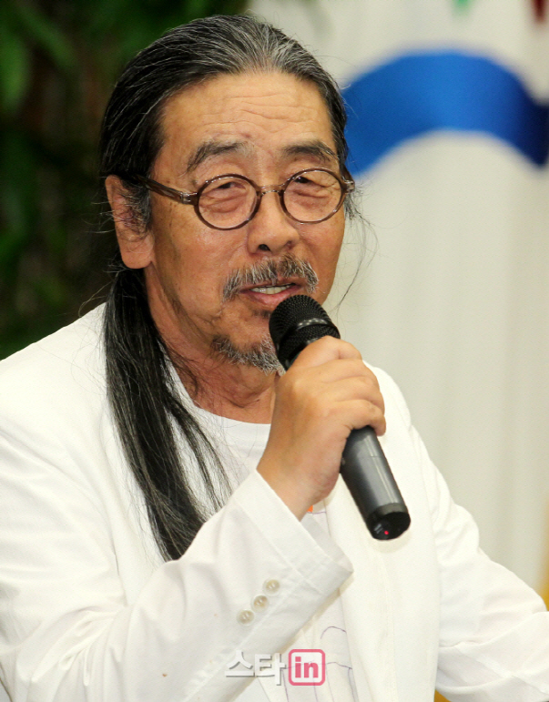  이외수 나이 이혼 졸혼 결혼 전부인 아내 학력 고향 근황 자녀 아들