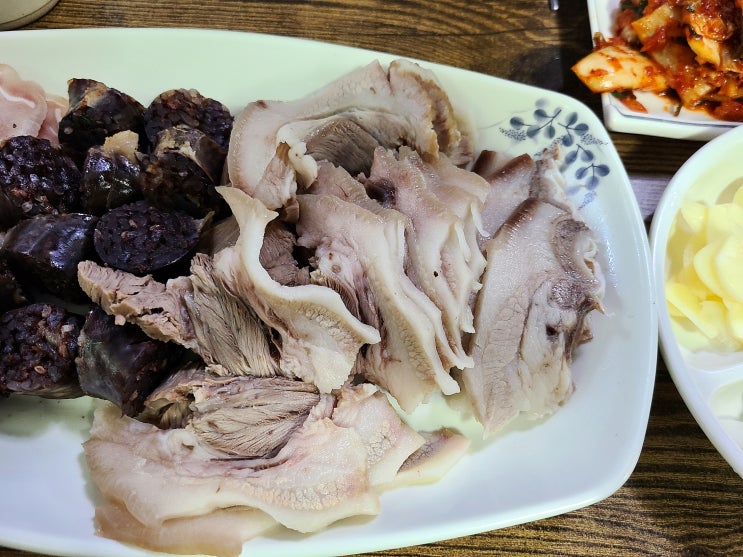  서울 망원동/망원시장 '황금옥순대전문' 수육