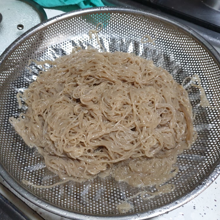 칠갑농산 칠갑 냉면사리 (전문점용 냉면 면 사리) 칼로리(열량) 및 영양성분 정보, 나트륨 함량 후기