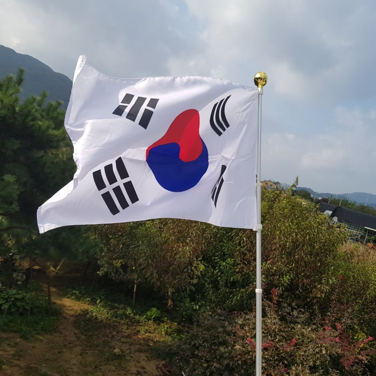  추석날 국기 게양...