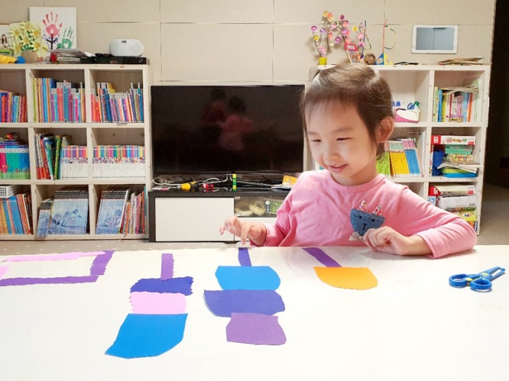  5살 딸의 취미생활 - 종이 잘라서 만들기