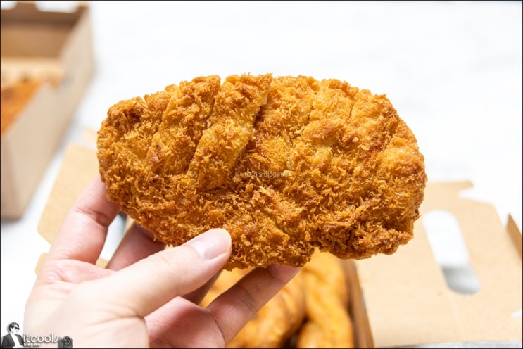  교촌치킨 메뉴 통통치킨카츠 꽈배기 후기 - 간장치킨이나 파세요.