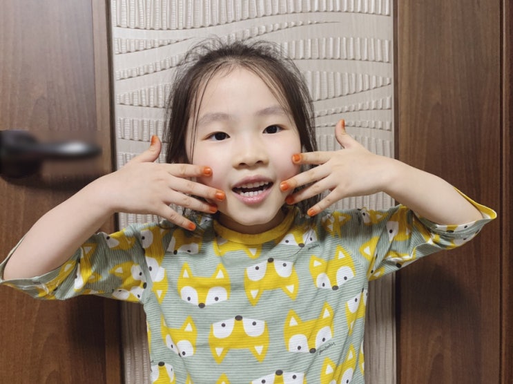  봉숭아 물들이기 백반넣어 열 손가락에 꽃이 폈어요