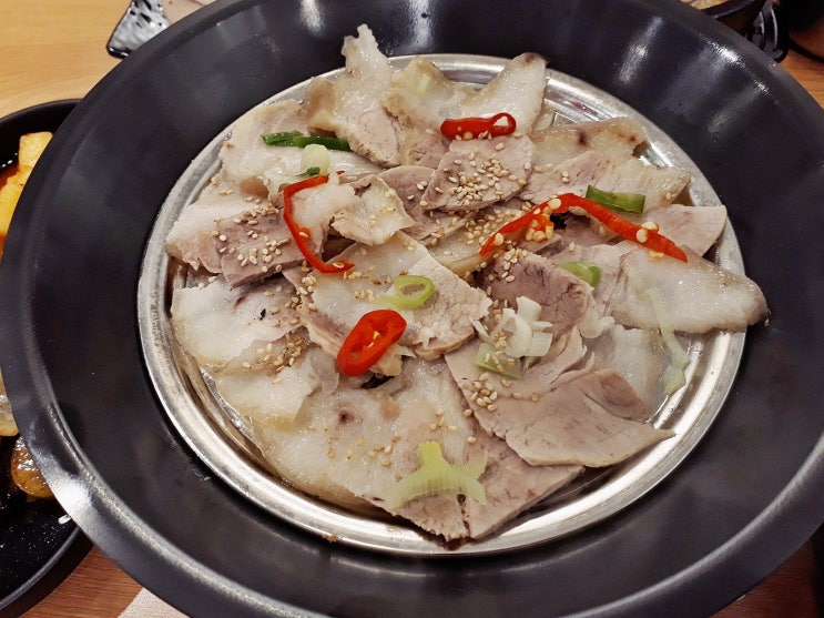 부경대 맛집 더짱터에서 순대국밥과 수육 세트 경성대 돼지국밥