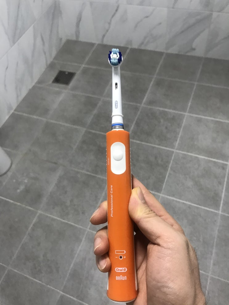  오랄비 지니어스 9000 전동칫솔로 스마트 하게 구강관리 하자