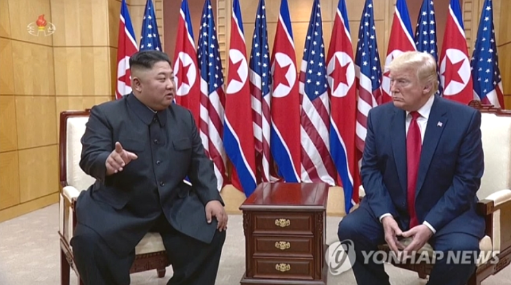 <b>김정은</b>, <b>트럼프</b> 확진 하루 만에 위로전문…"재선 바라는 메시지"
