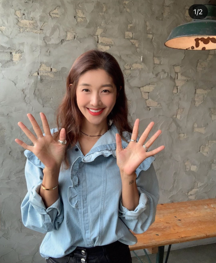  김빈우가 입은 이자벨마랑 에뚜왈 데님 블라우스~ 넘 예쁘네^^