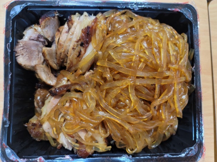  마왕족발의 신세계로 들어가요~눈으로 홀리고 입으로 반하는 맛이네요