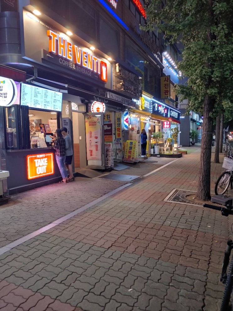  메가커피 광명 하안점 큐브라떼 먹으러 방문하다