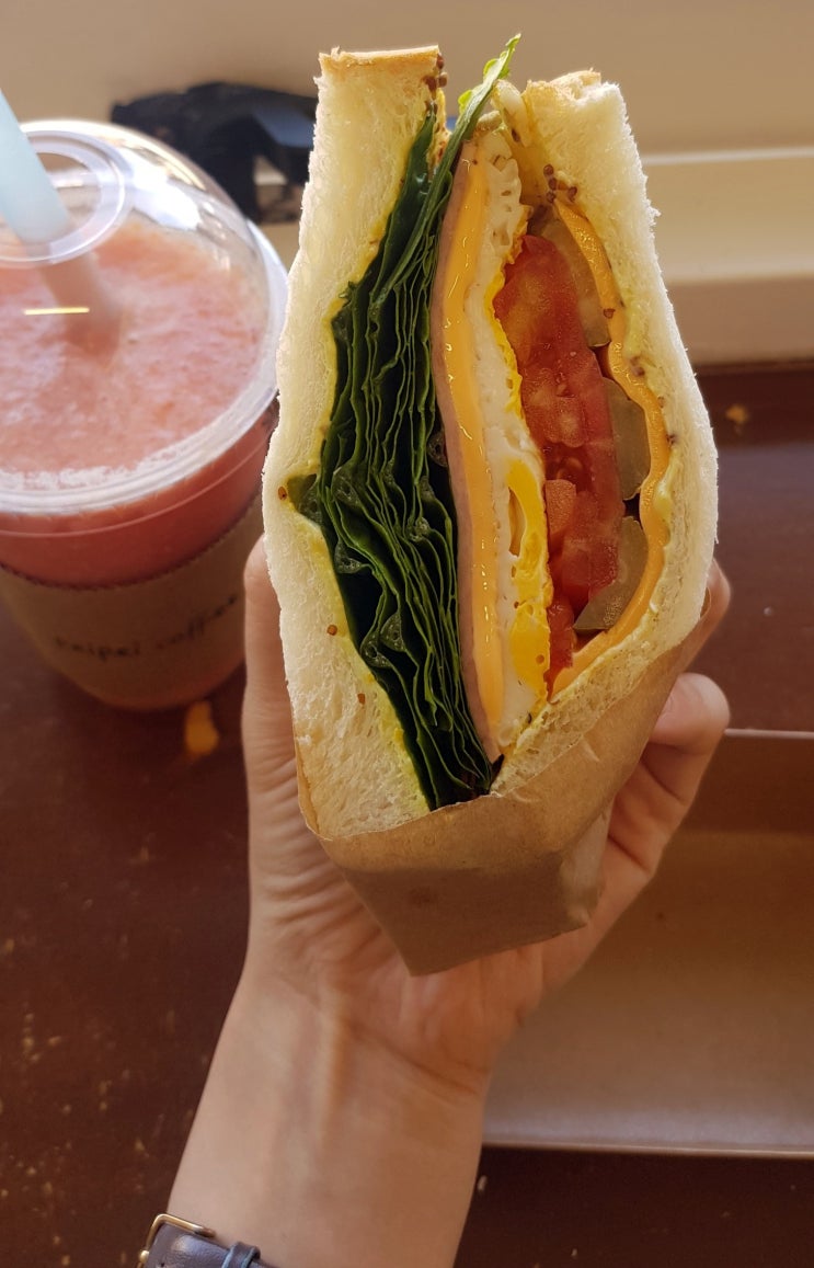 감성가득 영등포시장 카페 페이페이커피/peipei coffee에서 신선한 토마토쥬스와 샌드위치 먹기