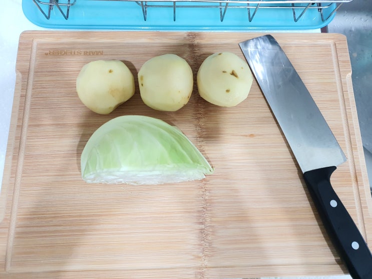  오늘은 두 가지 만들어 봅니다. '치즈감자호떡, 양배추부침개' 가즈아~~~